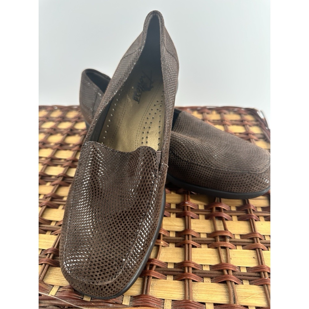 Trotters Jenn Loafer Slip On Shoes Womens Dark Brown Leather Mini Dots Size US 7